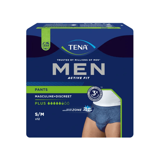 Gli slip per l'incontinenza TENA Men Active Fit Pants Plus, offerti da TENA – Essity Deutschland GmbH, presentano una confezione blu scuro con dettagli verdi che ne sottolineano il design maschile e discreto. Mettono in evidenza la «tripla protezione» e la «maggiore capacità assorbente» per contrastare efficacemente la perdita di urina; la confezione contiene 12 slip nella taglia S/M.