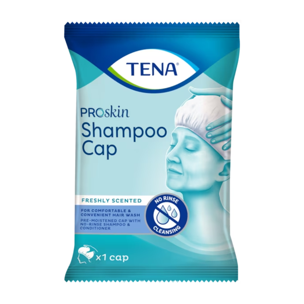 Die TENA ProSkin Shampoo Cap Waschhaube von TENA - Essity Germany GmbH wird in einer Verpackung mit blau-weißem Design präsentiert, auf der eine Person abgebildet ist, die diese Einweghaube verwendet. Der Text betont „Frisch parfümiert“, „Reinigung ohne Ausspülen“ und umfasst sowohl „Shampoo als auch Spülung“. Enthält eine Haube.