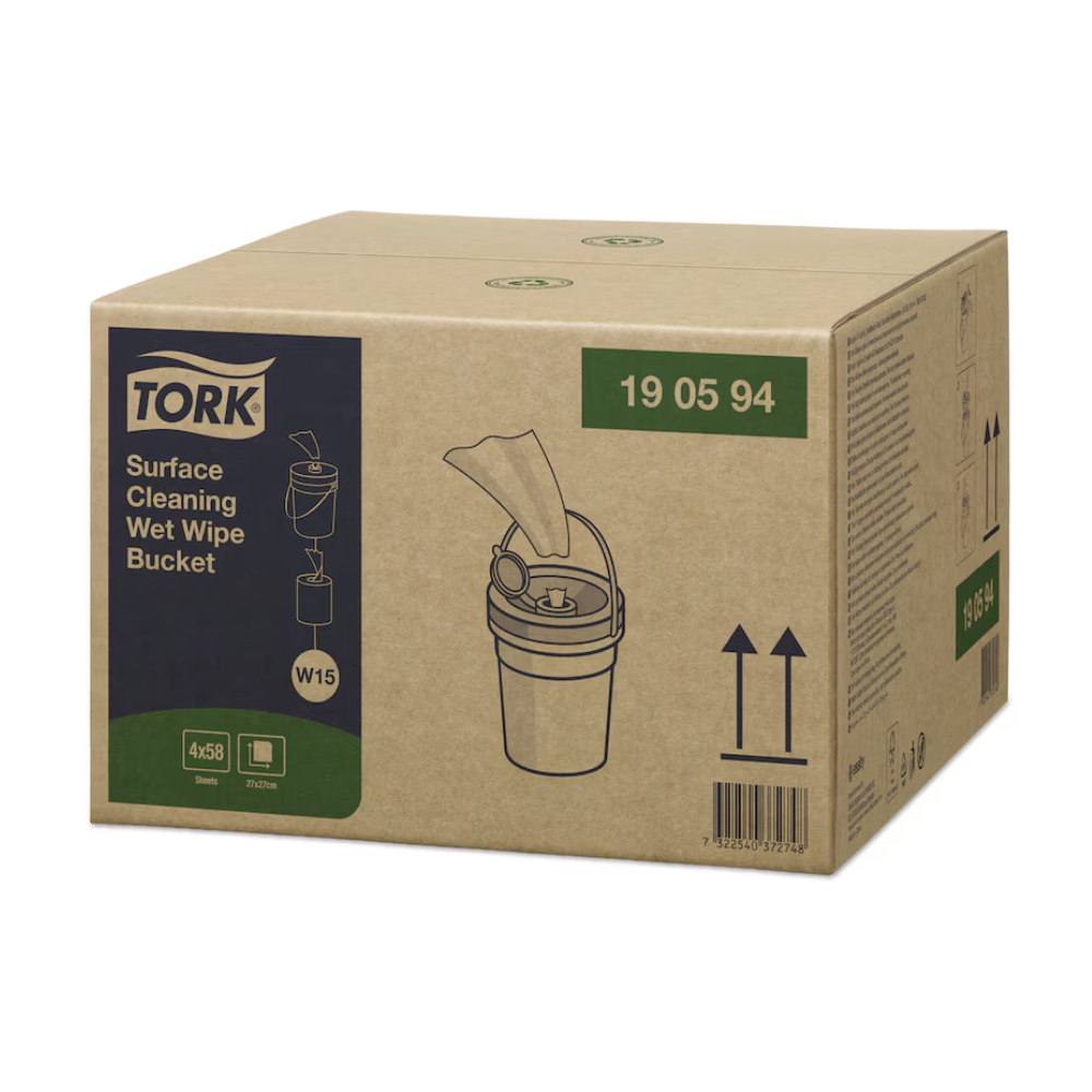 Ein Karton mit Tork 190594 feuchten Oberflächenreinigungstüchern Premium W15 1-lagig von TORK – Essity Professional Hygiene Germany GmbH zeigt auf der Seite ein Bild eines Eimers mit Feuchttüchern. Die Verpackung ist mit Produktdetails und einem Barcode beschriftet, wodurch diese hochwertigen Reinigungstücher für eine effiziente Oberflächenreinigung hervorgehoben werden.