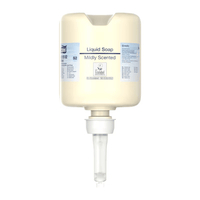 Un dispenser di colore beige con la scritta «Tork 420502 Mini Sapone liquido, Profumo delicato», dalla capacità di 475 ml, è dotato di una pratica pompa. Questo prodotto di TORK – Essity Professional Hygiene Germany GmbH è progettato per garantire un’igiene delle mani eccellente ed è provvisto di vari contrassegni e loghi, tra cui un «Ecolabel» che promuove una cura della pelle rispettosa dell’ambiente.