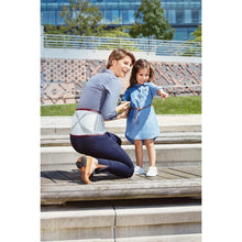 Actimove LumbaMotion Lady, Orthese, weiß/grau/rot – im Einsatz