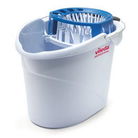 Introducing the Vileda Professional Supermop 10-liter bucket with wringer, a white plastic bucket featuring the words “Vileda GmbH” on the side. It’s perfect for hygienic mopping and cleaning small areas. This bucket features a blue wringer on top and a metal handle for easy transport, making it fully compatible with the Vileda Professional Supermop.