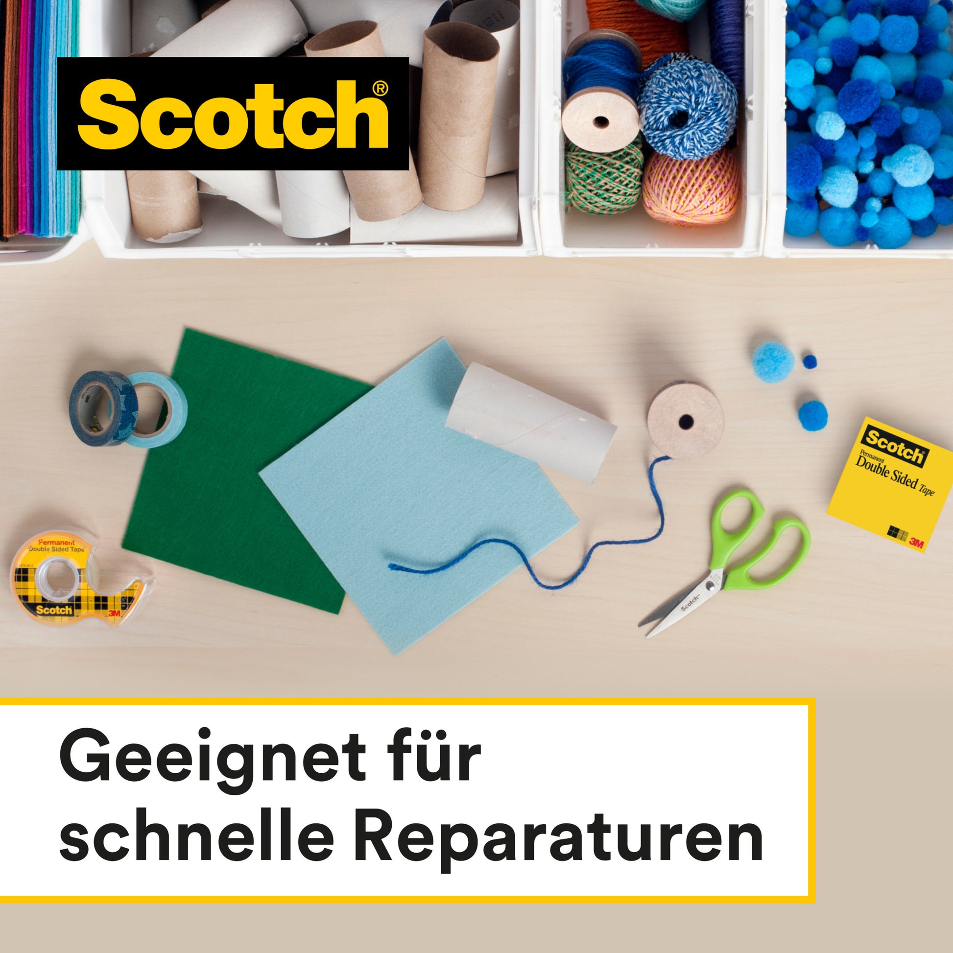 Eine Tischplatte mit Bastelmaterial wie Schere, farbiges Papier, Schnur, Pappröhren und 3M's Scotch® doppelseitiges Klebeband (12,7 mm x 7,89 m) mit Handabroller. Der Text auf Deutsch lautet: "Geeignet für schnelle Reparaturen".