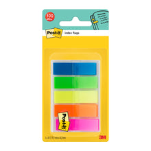 Eine versiegelte Packung Post-it® Index Haftstreifen, Mini (11,9 mm x 43,2 mm) der 3M Deutschland GmbH enthält 100 farbige Streifen in fünf Stapeln, in den Farben blau, grün, gelb, orange und pink. Die Verpackung ist gelb mit Produktangaben.