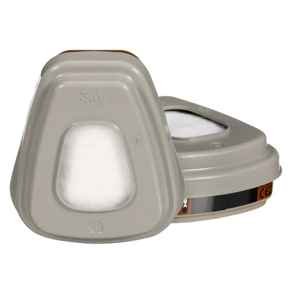 Abgebildet sind zwei graue 3M™ Filtersatz 6002-1SP, A2P2 organische Dämpfe von 3M Deutschland GmbH mit zentralem weißem Filterfenster und klaren Markierungen. Idealer Schutz gegen organische Dämpfe. Packung enthält 2x6055, 2x5925, 2x501.