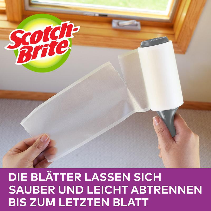 A person pulls a sheet from a Scotch-Brite™ Everyday Clean Lint Roller (30 sheets, 1/package) from 3M Deutschland GmbH, with German text indicating the easily tearable sheets - up to the last sheet. A window is visible in the background.