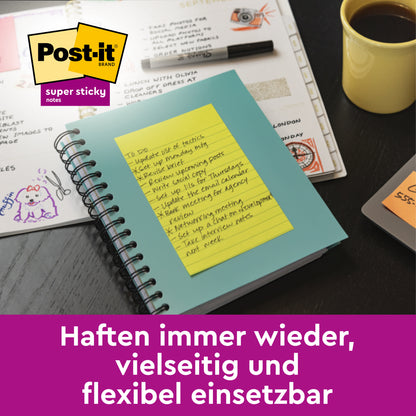Auf dem Schreibtisch liegt ein Post-it® Super Sticky Meeting Notes Block in Neonfarben (203 mm x 152 mm, 45 Blatt/Block, 4 Blöcke/Pack), ideal für flexible Aufgabenlisten. Deutsch: "Haften immer wieder, vielseitig und flexibel einsetzbar." Marke: 3M Deutschland GmbH.