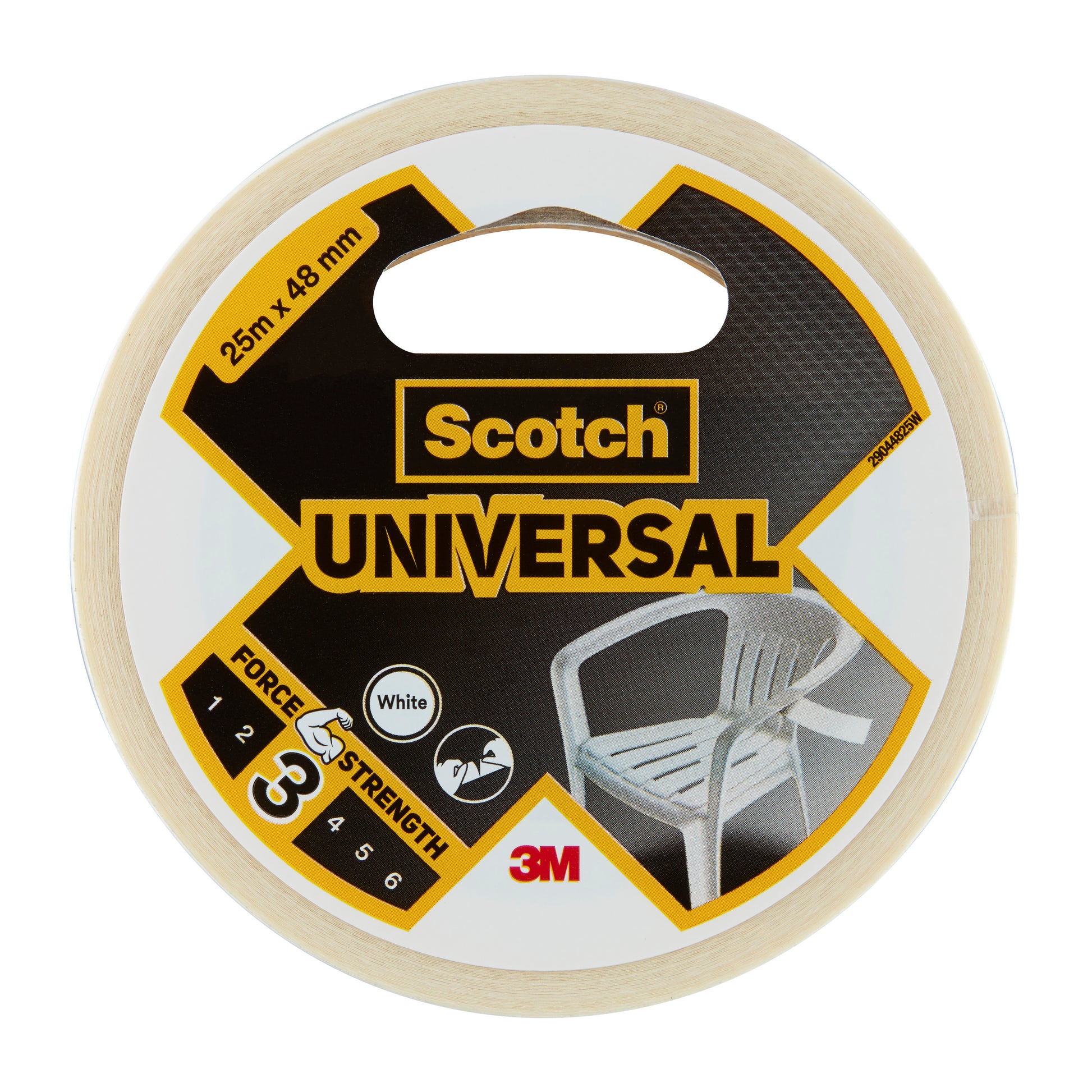Eine Rolle Scotch® Universal Klebeband 2904 (25 m x 48 mm) der 3M Deutschland GmbH mit einem überwiegend weiß-schwarzen Etikett, auf dem ein weißer Kunststoffstuhl abgebildet ist; die Kraftstärke beträgt 3/6.