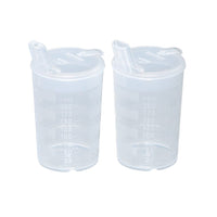 Le gobelet à bec verseur « melinip ECO » de la société Helmut Schwarz GmbH se compose de deux gobelets doseurs transparents munis d'un couvercle à encliquetage, de graduations claires en ml allant de 25 ml à 200 ml et de becs verseurs rabattables de 4 mm ; il est idéal pour une utilisation précise dans les hôpitaux ou les cabinets médicaux. Il est livré par lot de 10.