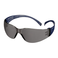 3M™ SecureFit™ 100 Schutzbrille, blaue Bügel, Antikratz-/Anti-Fog-Beschichtung, graue Scheibe, SF102AF-BLU-EU, 20 pro Packung | Packung (1 Stück)